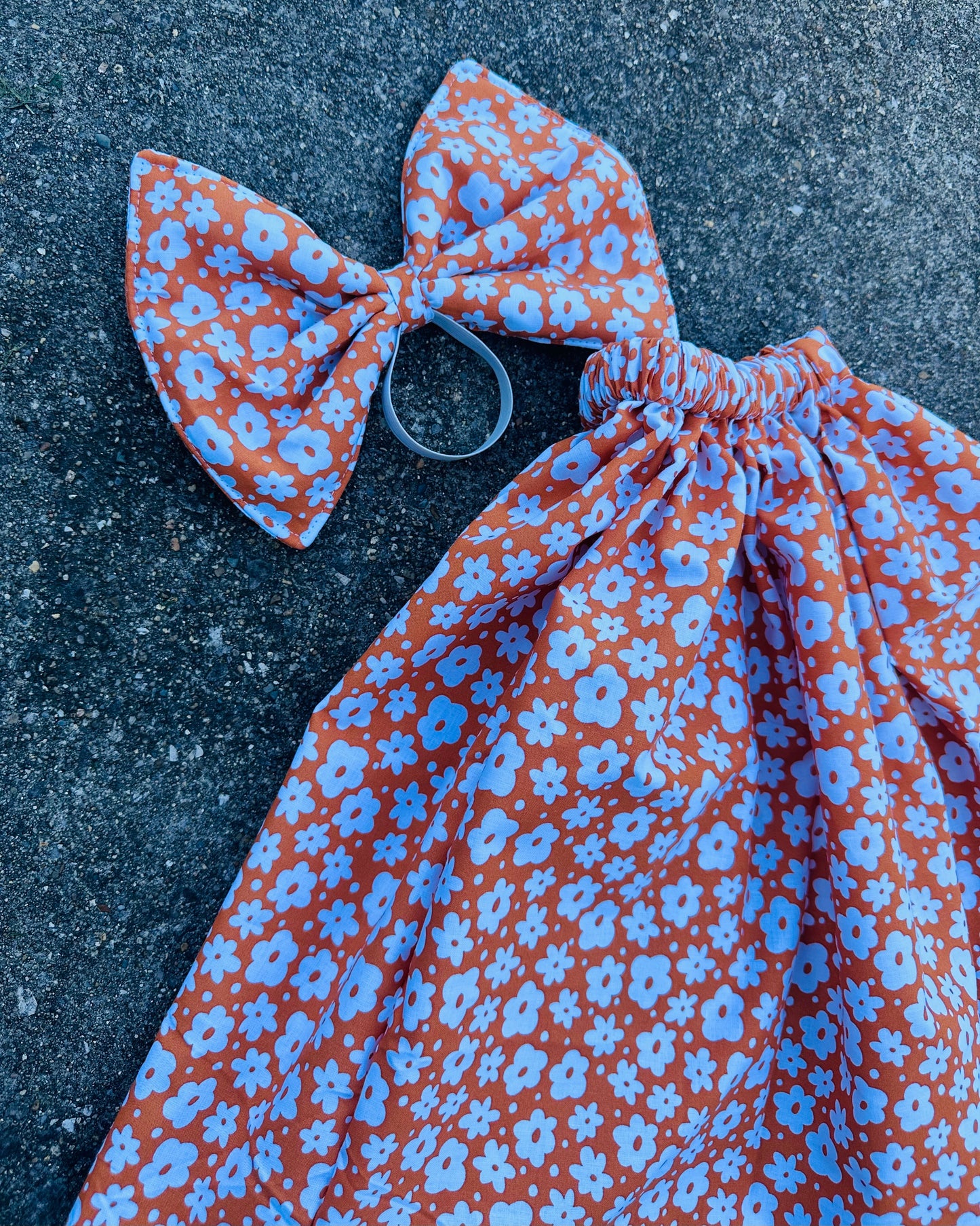 Porch Goose Outfit - Groovy Flowers