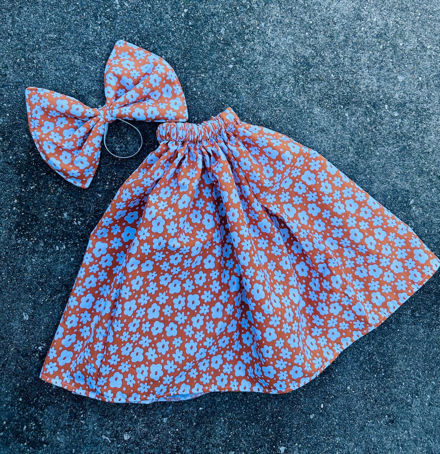 Porch Goose Outfit - Groovy Flowers