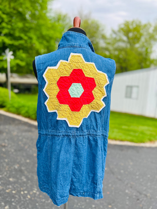 Sunburst Garden Denim Vest – Vintage Women’s Size Large – With Bold Quilt Bloom on Back