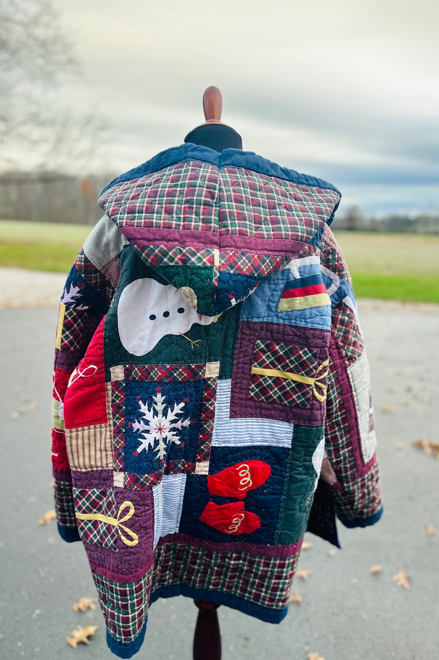 Handmade Vintage Christmas Quilt Coat – Large/XL, Hooded Jacket with Snowman & Holiday Theme