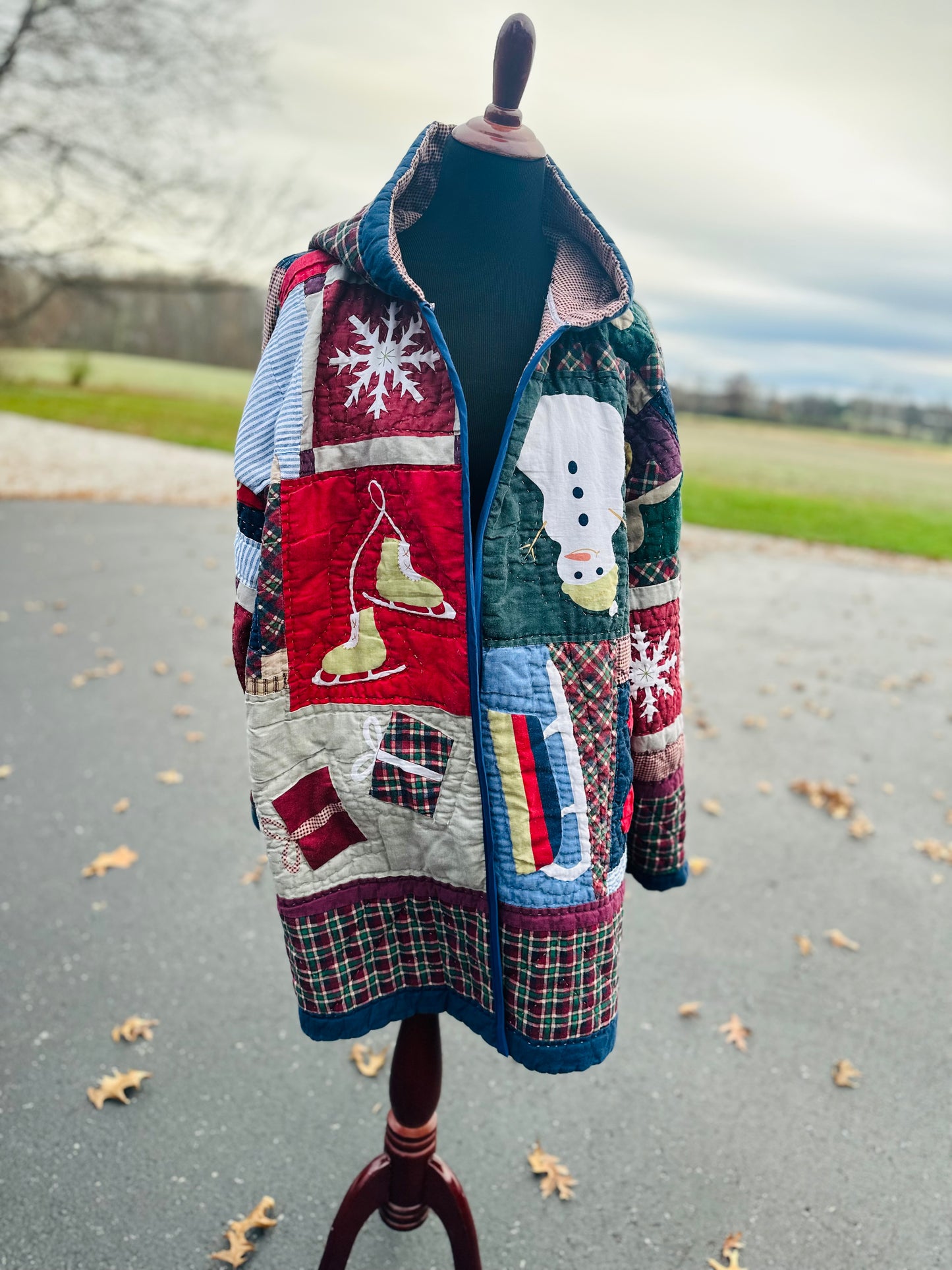 Handmade Vintage Christmas Quilt Coat – Large/XL, Hooded Jacket with Snowman & Holiday Theme